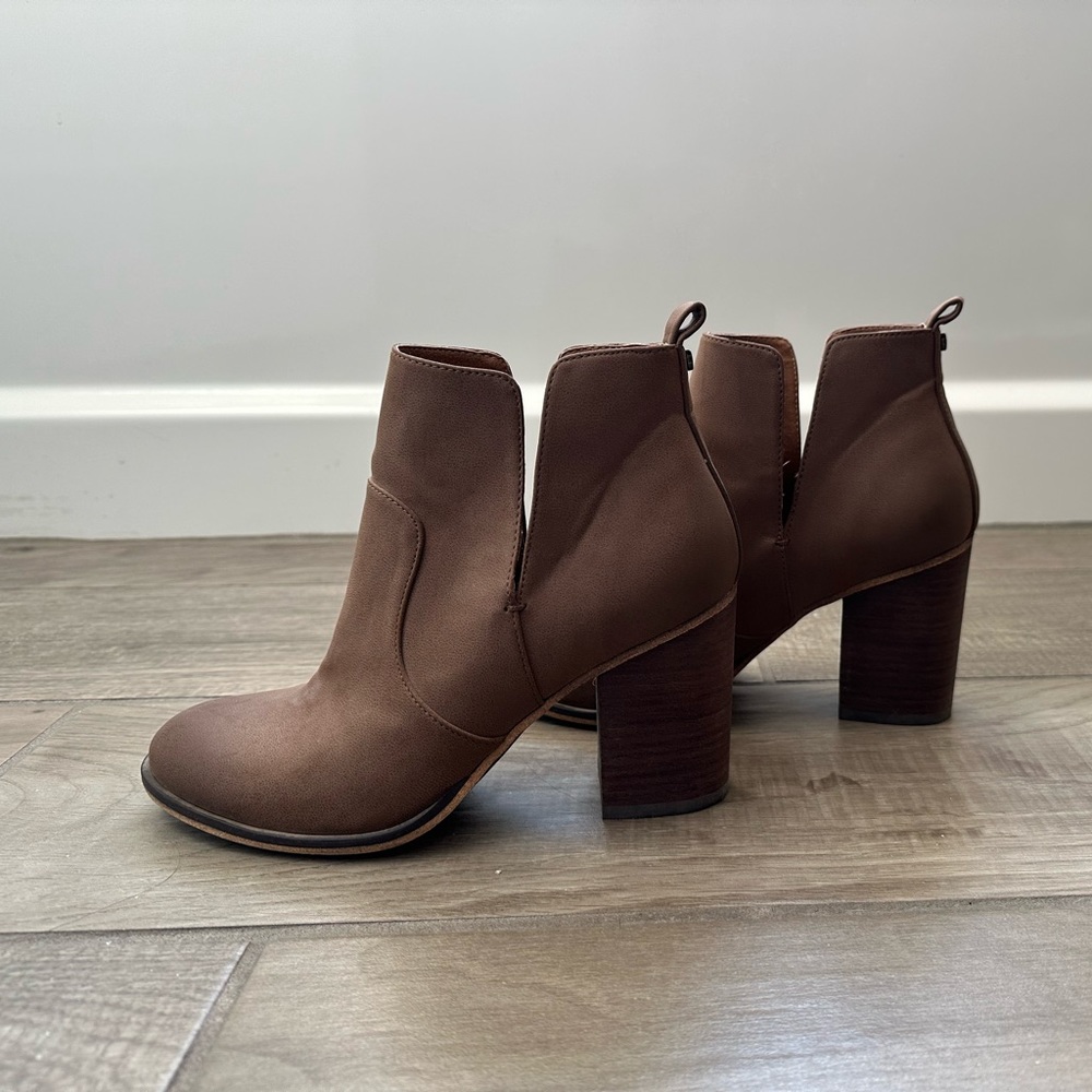 Nordstrom size 7 light brown/tan booties.